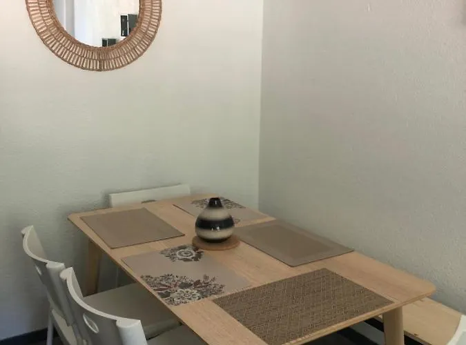 Refait A Neuf 40m2, Centre 아파트 코트레